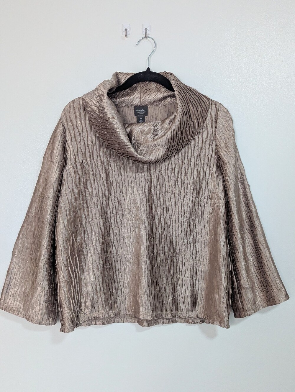 Chico's Travelers Metallic Gold Crinkle Cowl Neck Top Size 0 (Small)